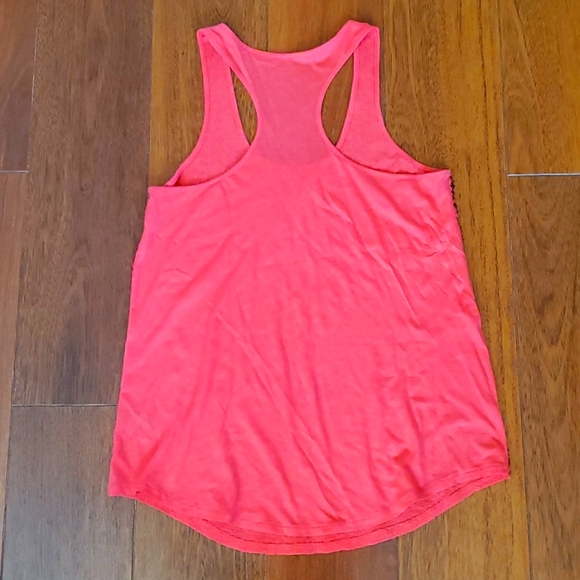 Red sequin Express tank - Picture 3 of 3